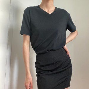 ♡ soft basic black v-neck tee ♡